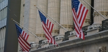 Flags of the USA outside the New York Stock Exchange